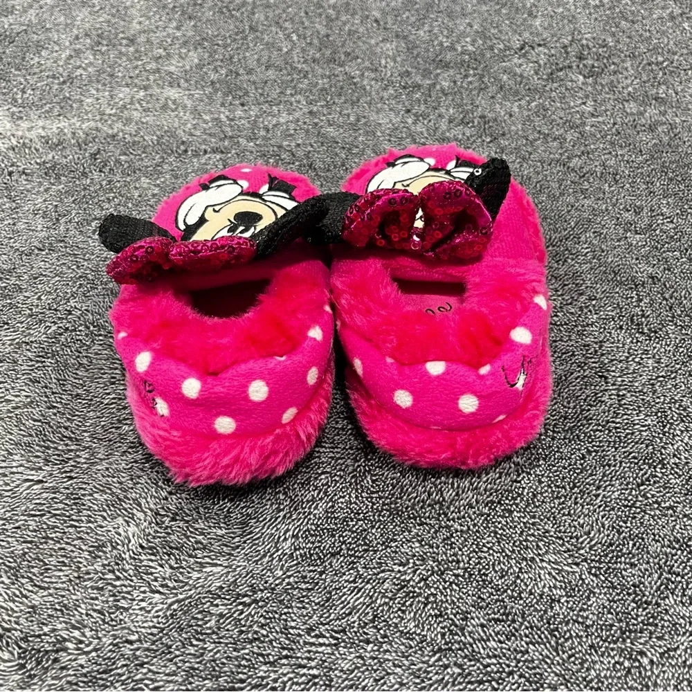 Disney Minnie Mouse toddler girls' slippers in hot pink size 5-6 NWOT